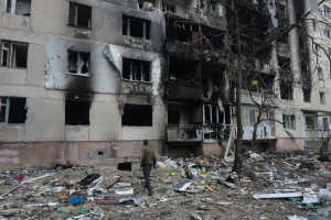 Купа військових, авіація над головою та повна розруха: що зараз відбувається у Сєвєродонецьку (відео)