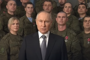 Пока ракеты летят в города Украины, Путин поздравил россиян с Новым годом