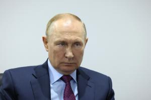 Путин сейчас и 30 лет назад - не один и тот же человек?: Что будет, если "омолодить" современное фото российского диктатора и "состарить" то, на котором он молодой