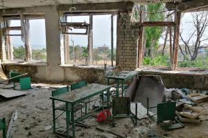 Деньги на зарплаты просят у "волонтеров": особенности "учебного процесса" в Лисичанске