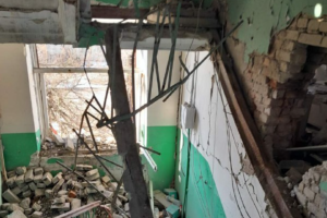 Як виглядають розбиті під'їзди та квартири Сєвєродонецька - фото