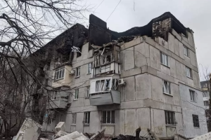 В центре расставили бетонные "зубы": новые видео поездки по Лисичанску