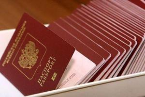 Обходят дома, запугивают депортацией и конфискацией всего имущества: как проходит "паспортизация" в оккупированных регионах 