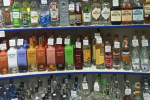"Сухой закон" - не закон: в сети показали водочный ассортимент в одном из магазинов вблизи Северодонецка