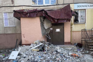 За шаг до обрушения: как выглядит один из подъездов Северодонецка изнутри (видео)