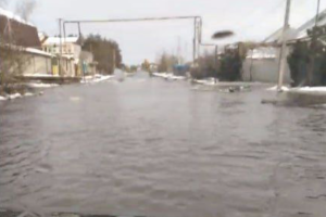 Уходит под воду: в сети показали фото затопленной улицы Боровского