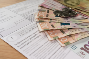 Уряд заборонив стягувати борги за комунальні послуги з переселенців