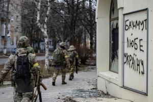 "Бои продолжаются": заявления россиян о взятии Бахмута не подтверждаются