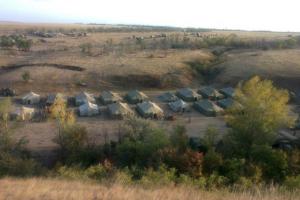 Чоловіків затримують та відправляють до польових таборів: окупанти намагаються створити резерв із мешканців Луганщини