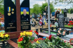 В Северодонецке оккупанты разрушили памятник герою Украины Сергею Губанову - фото