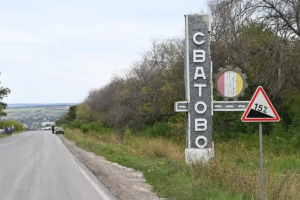 "Трімтіли вікна та підстрибував дах": зі Сватового повідомляють про сильні вибухи