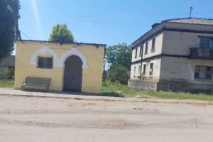 "Велике досягнення": "адміністрація" Лисичанська прозвітувала про "ремонт" зупинки (фото)