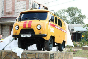 Старобільськ "святковий": у місті відкрили пам'ятник "буханцю", але радіти особливо нічому