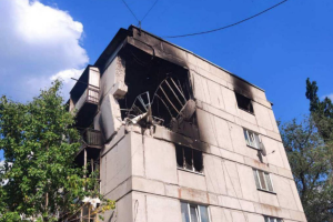 Квартиры и подъезд одного из поврежденных домов Северодонецка показали на фото