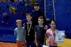 Юні спортсмени з Сєвєродонецька посіли призові місця на чемпіонаті зі скелелазіння