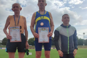 80-летний спортсмен из Рубежного завоевал первое место в соревнованиях по легкой атлетике