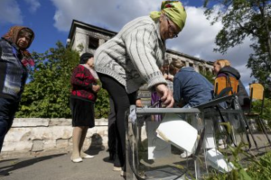 Як проходять "вибори" в окупованому Сєвєродонецьку - атмосфера в одному фото