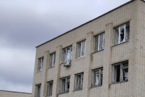 "В некоторых местах попадали плиты": в сети показали фото одной из разбитых школ Северодонецка