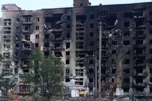 На фото показали одне й те саме місце Сєвєродонецька до та після окупації