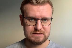 Відомий український журналіст та ведучий втік до Європи, але опинився між двома вогнями