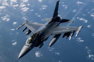 Перша група українських пілотів у Данії розпочала тренування на F-16