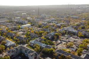 Заїжджають сім'ями та залишаються жити: як окупанти змінюють демографічний склад населення на Луганщині