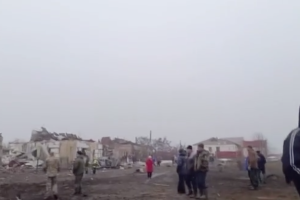 Знесло половину вулиці: одна з ракет, випущених РФ по Україні, не долетіла і впала на село у Воронезькій області (відео)