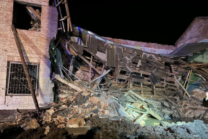 Харків знову опинився під обстрілом: ворожими ракетами пошкоджено будинок та школу