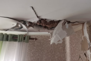 В Киеве эвакуируют жителей всего дома: в одну из квартир "залетела" и не сдетонировала боевая часть ракеты