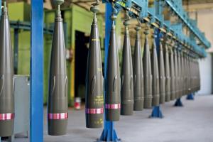 США мають намір подвоїти виробництво артилерійських снарядів для передачі Україні