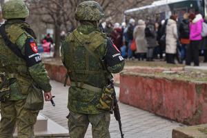 Затримують на блокпостах або при отриманні паспорта РФ: на Луганщині окупанти проводять мобілізацію населення "під прикриттям"