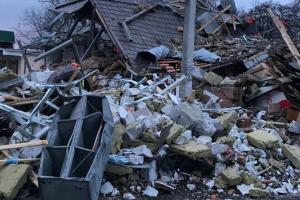 Росіяни вдарили ракетами по готелю на Харківщині, загинула двомісячна дитина