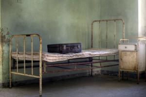"Восстановление" медицины в "ЛНР": выделенные средства "неожиданно" вернулись в обратном направлении