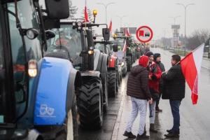 Польские фермеры перекрыли трассу, которая соединяет Варшаву и Берлин