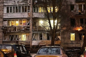 В Санкт-Петербурге утром прогремел взрыв, обломки БПЛА повредили дом - фото, видео