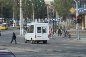 У Луганську водії громадського транспорту відмовляються виходити на роботу: в чому причина