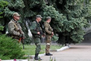 "У разі відмови відкрити двері погрожують відкрити вогонь": на Луганщині окупанти обходять будинки у пошуках чоловіків