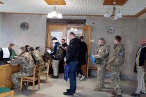 "Найближчим часом": у Міноборони обіцяють запровадити електронну чергу до ТЦК 