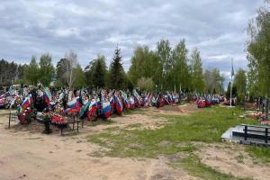 Масштабы потерь: в сети показали кладбище Алчевска, на котором хоронят местных жителей, мобилизованных в ряды армии оккупантов (фото)