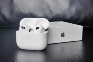 AirPods 3 - стоит ли покупать в 2024 году?