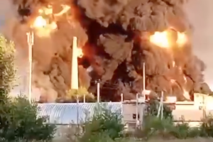 У Волгоградській області РФ після атаки БПЛА палає нафтобаза - відео