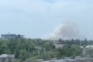 В Мариуполе прогремели взрывы - возможен "прилет" в районе аэропорта (видео)