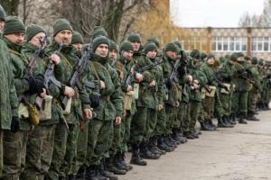 У "ЛНР" чоловіків намагаються заманити до лав окупаційної армії грошима, але це не працює