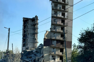 Россияне сбросили КАБ на дом в Мирнограде: есть погибший и раненые