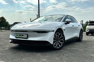 Електрокари Zeekr в автосалоні SKM-1: вартiсть, моделі, переваги покупки