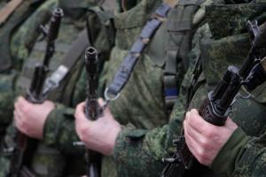 Скільки жителів ТОТ підписали контракти з ЗС РФ з початку року - дані ЦНС