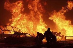 В окупованих Ровеньках на Луганщині горить нафтобаза - відео