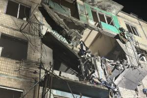 Росіяни вдарили по житловій 5-поверхівці у Харкові, є постраждалі