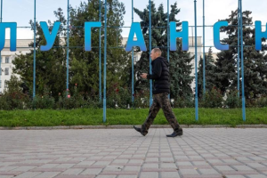 "Нахабство переходить усі межі!": як в Луганську російські військові ставляться до місцевих жителів