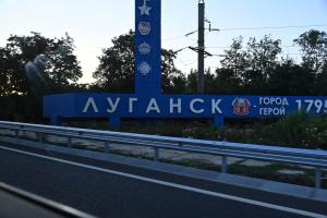 "Оглядають автотранспорт, обшукують пасажирів": на в'їзді до окупованого Луганська посилили перевірки